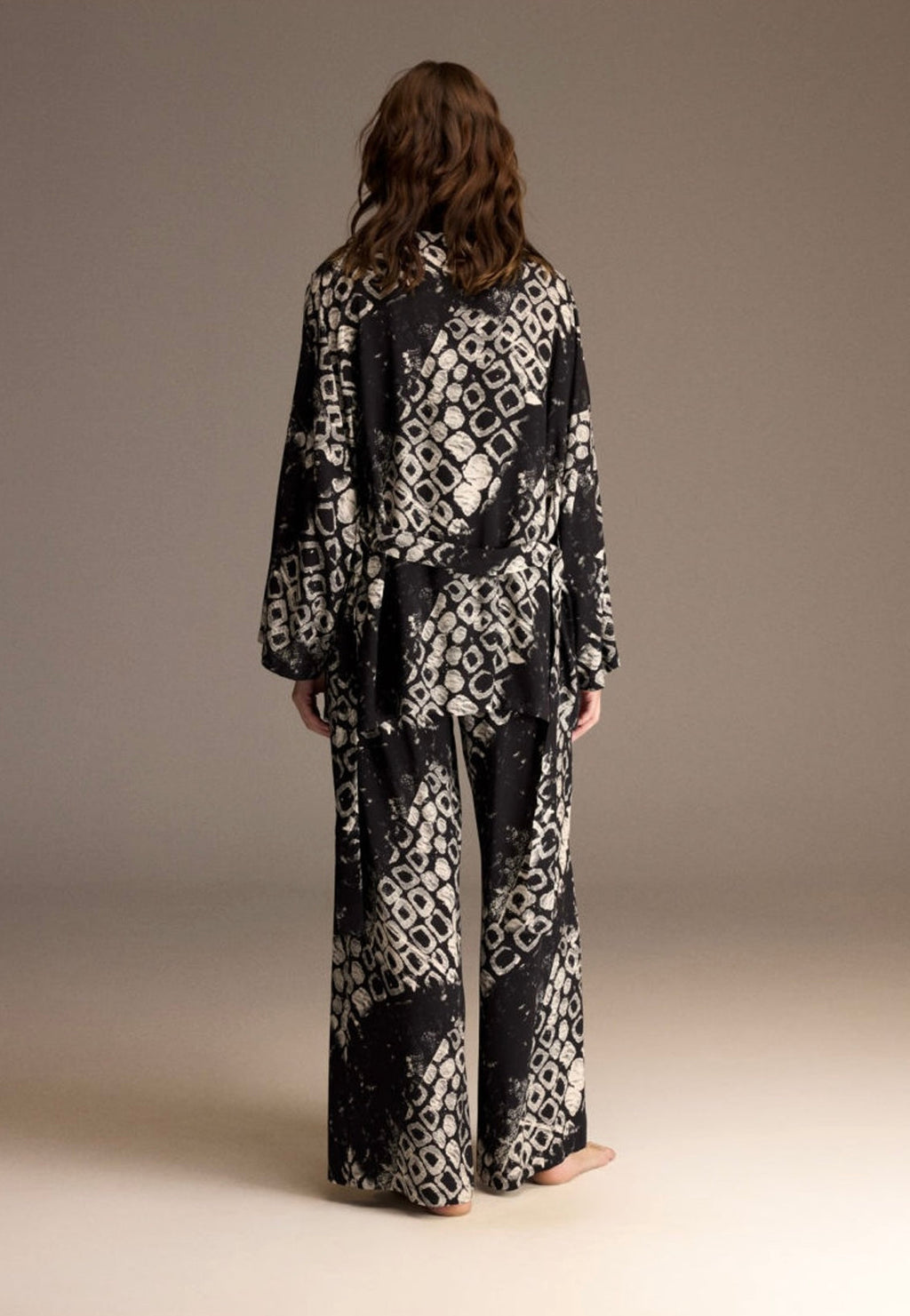 Noire Ikat Kimono Set . 1965