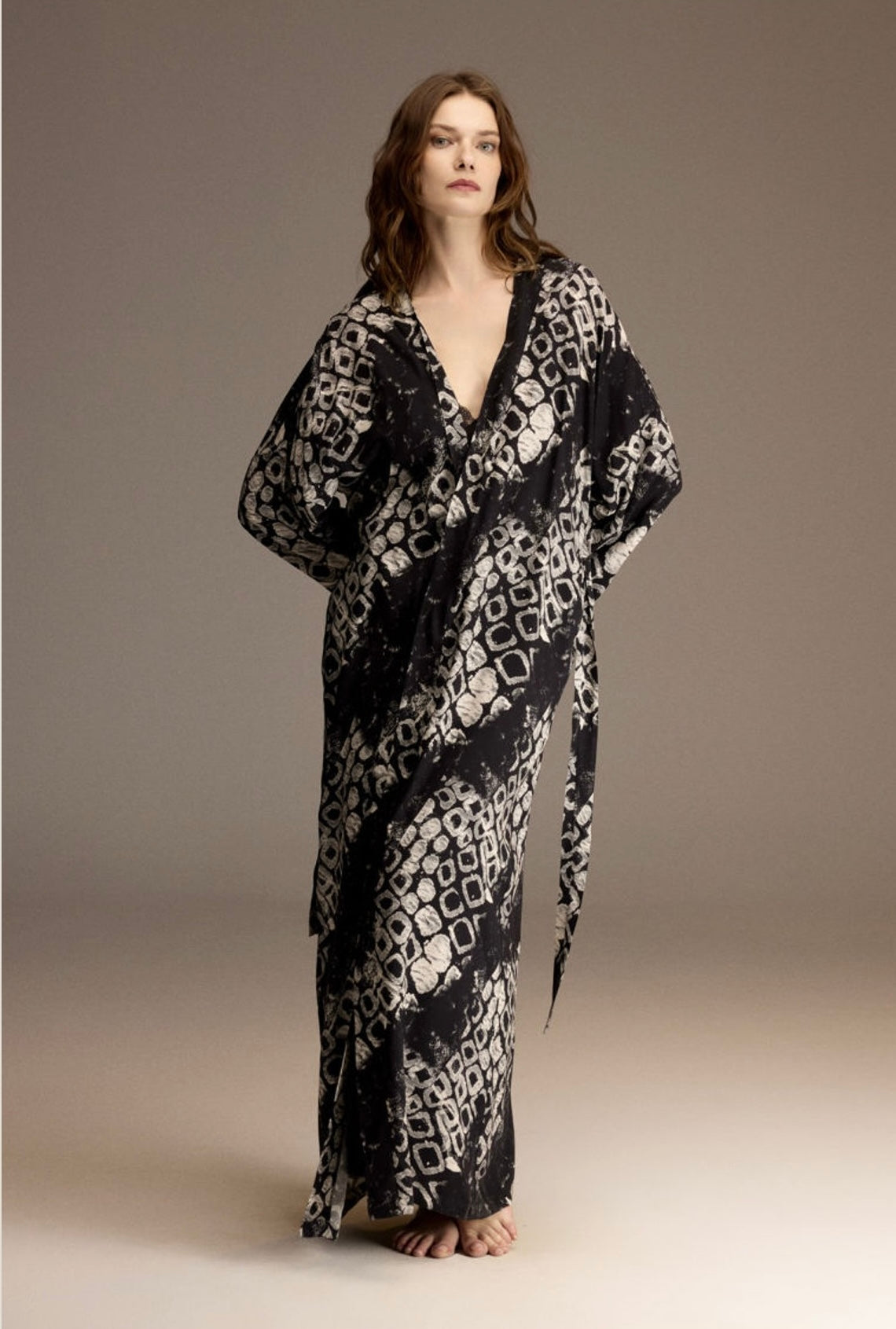 Noire Ikat Slip & Robe Set . 1967