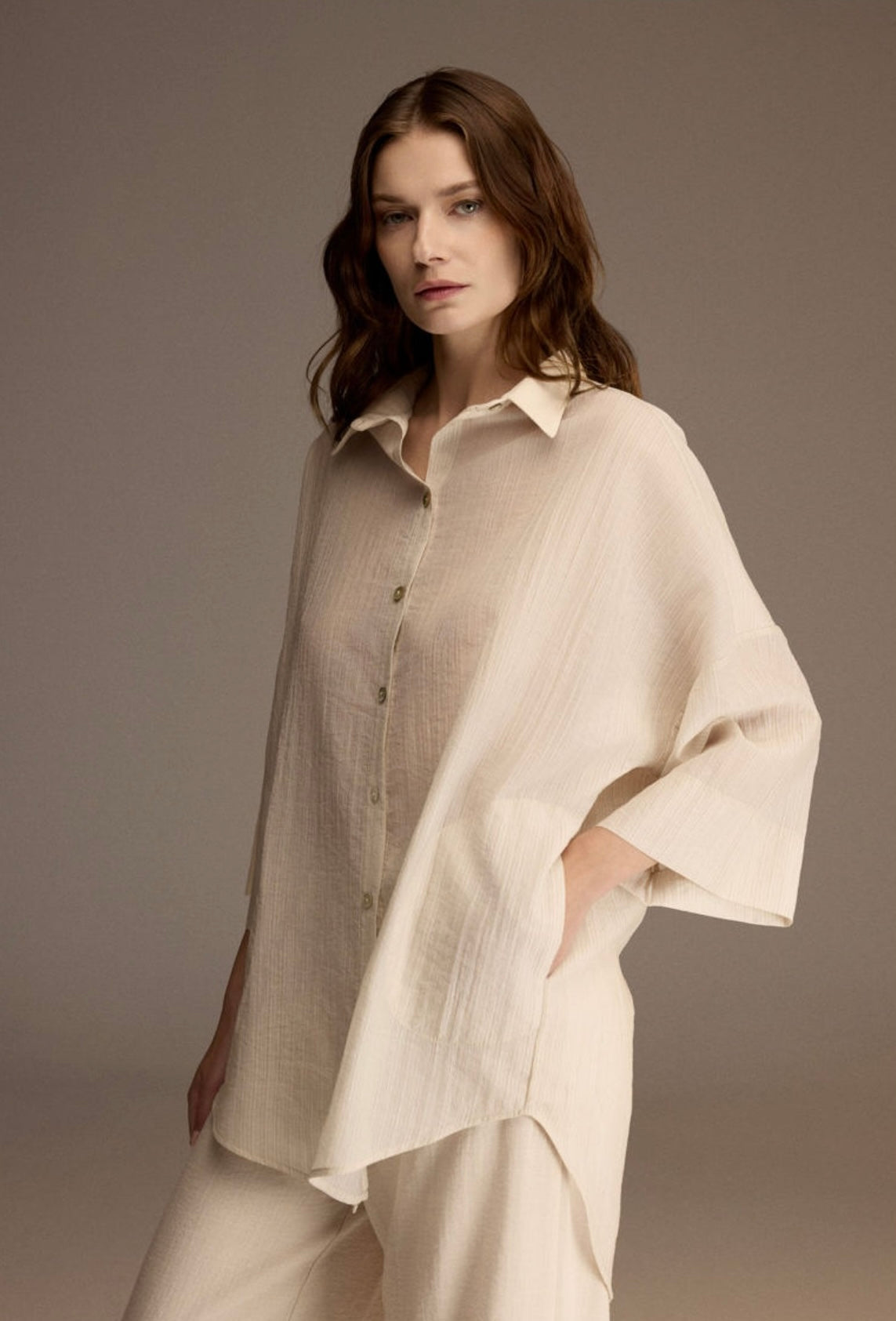 Ivory Linen Muse Shirt Set . 1952-2